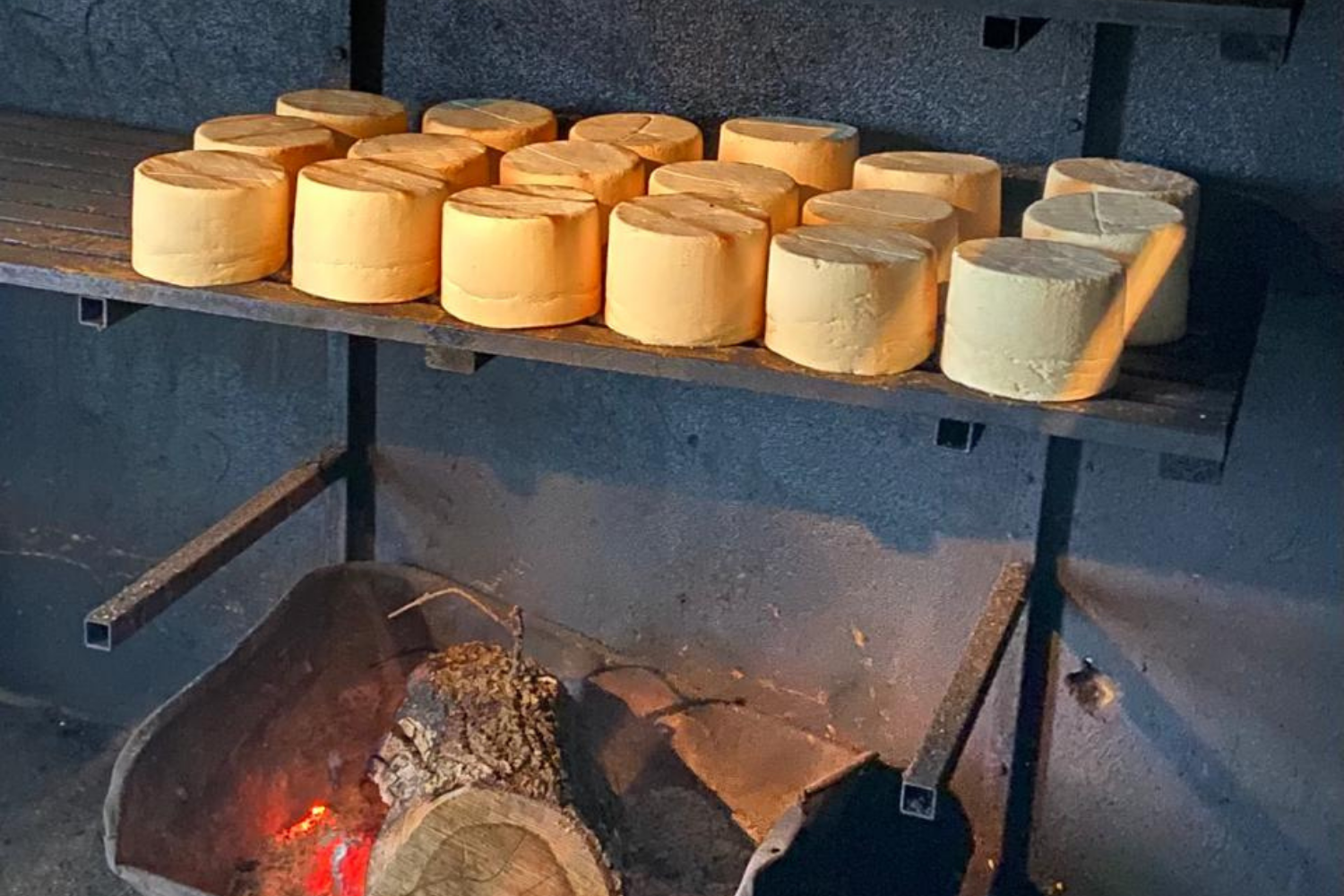 Ricotta affumicata per insalate e paste fresche e sfiziose