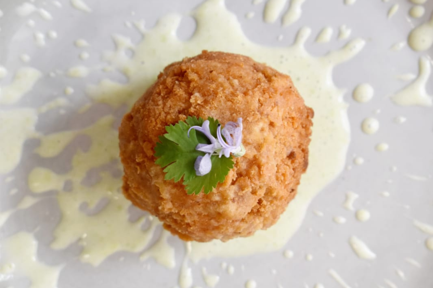 ARANCINI DI FREGULA IN CROSTA DI CARASAU CON SALSICCIA E CACIOTTA