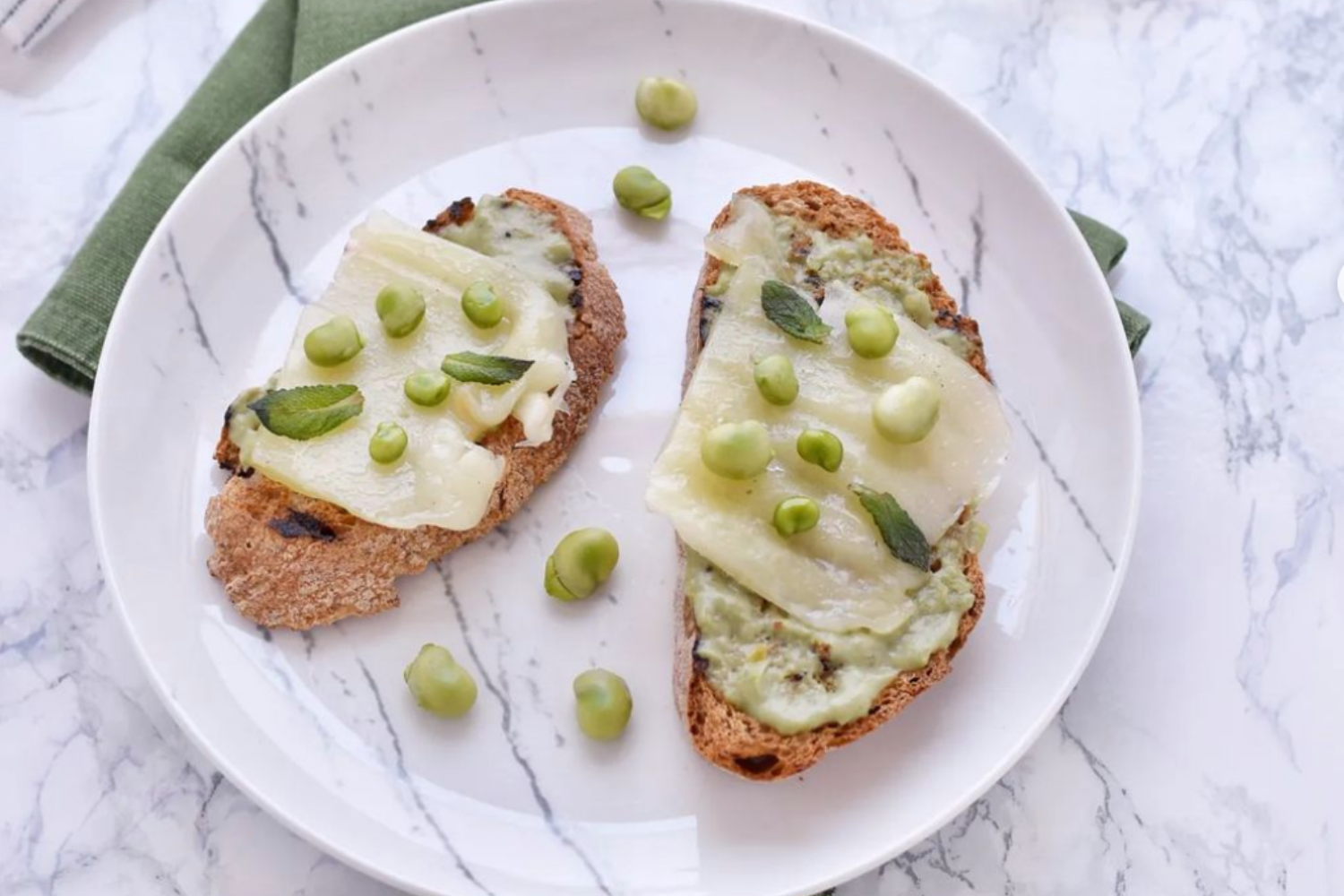 Bruschette crema di fave e pecorino