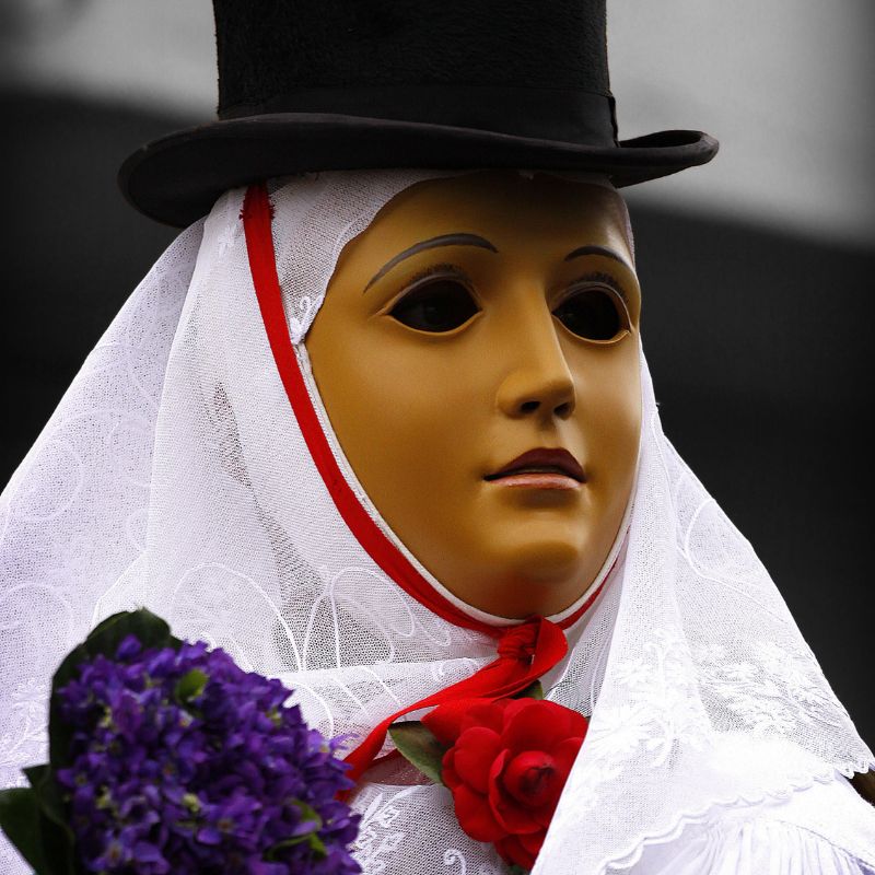 Carnevale in Sardegna: una festa di tradizioni, maschere e… fritture